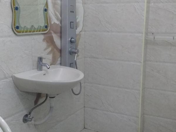 Hitech Shilparamam Guest House : photo 1 de la chambre chambre deluxe