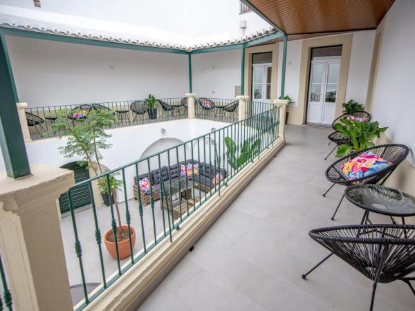 Guest House Jacarandá Faro : photo 4 de la chambre chambre lits jumeaux