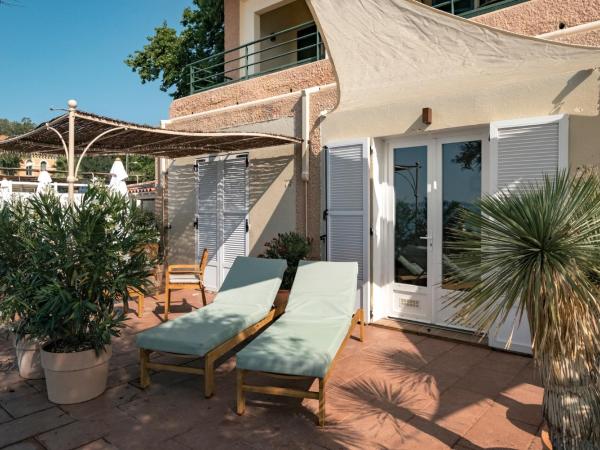 Surplage Hotel Cavalière : photo 2 de la chambre suite avec terrasse au rez-de-chaussée - vue sur plage