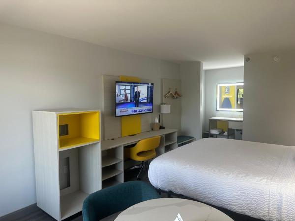 Days-Inn by Wyndham Baltimore Northwest : photo 3 de la chambre chambre lit king-size deluxe - non-fumeurs