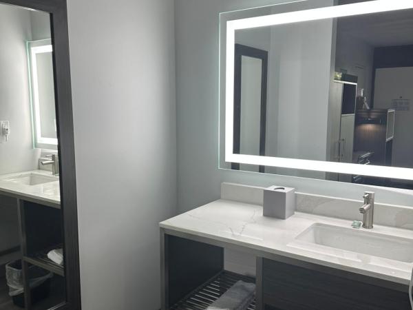 Super 8 by Wyndham Baltimore Northwest : photo 4 de la chambre chambre lit king-size - non-fumeurs