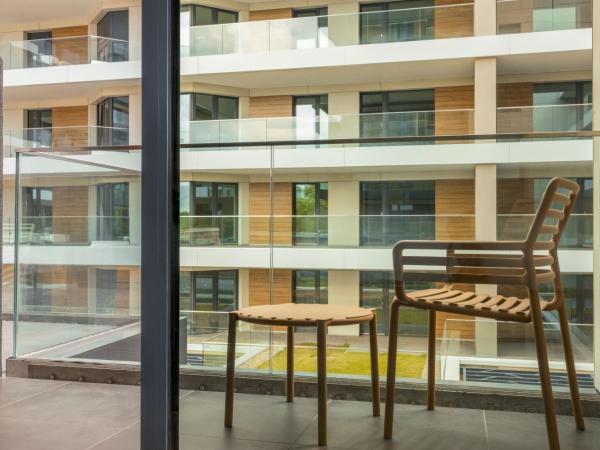 Four Points by Sheraton Budapest Danube : photo 1 de la chambre standard, guest room, 1 doubles, balcony