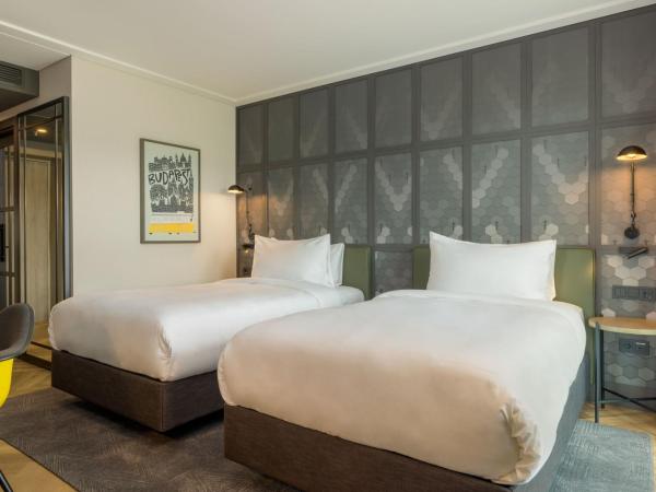 Four Points by Sheraton Budapest Danube : photo 2 de la chambre standard, guest room, 2 twins