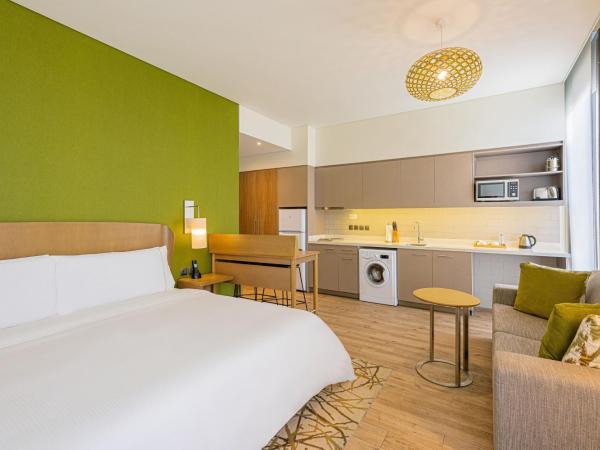 Element Me'aisam, Dubai : photo 3 de la chambre superior studio apartment – king bed (complimentary breakfast & shuttle to sobha realty metro station, jbr beach & mall of the emirates)