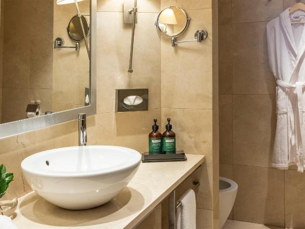 Crowne Plaza Porto, an IHG Hotel : photo 7 de la chambre suite lit king-size junior - vue sur ville - Étage supérieur