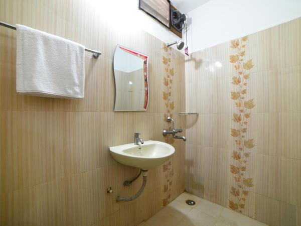 Hitech Shilparamam Guest House : photo 4 de la chambre chambre double