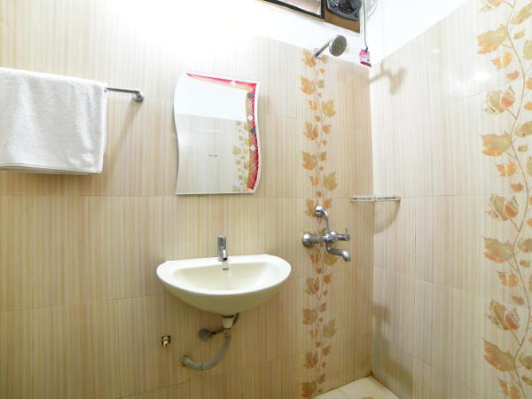 Hitech Shilparamam Guest House : photo 8 de la chambre chambre deluxe