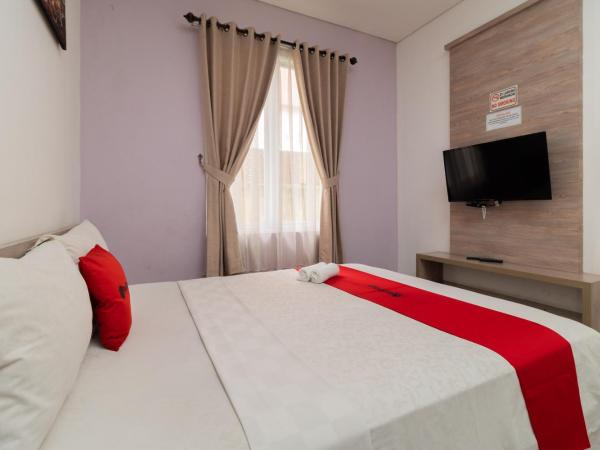 RedDoorz Syariah near Prasetya Mulya Cilandak campus : photo 3 de la chambre chambre double standard