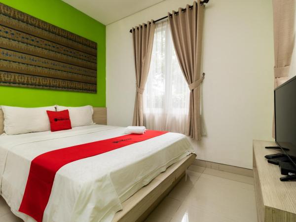 RedDoorz Syariah near Prasetya Mulya Cilandak campus : photo 6 de la chambre chambre double standard
