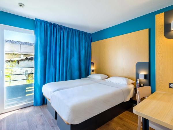 B&B HOTEL Cannes La Bocca Plage : photo 1 de la chambre chambre lits jumeaux