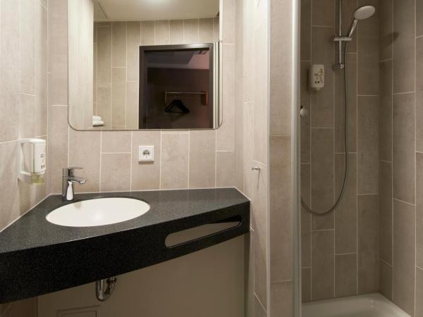 B&B HOTEL Frankfurt-Niederrad : photo 2 de la chambre chambre double