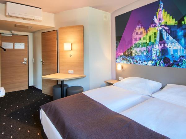 B&B HOTEL Frankfurt-Niederrad : photo 1 de la chambre chambre double