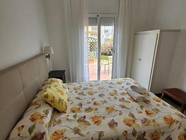 Hostal Cruz : photo 1 de la chambre chambre double - vue sur jardin