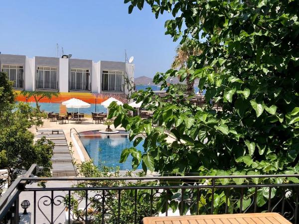 Tangiers Hotel Ex Marina Bay : photo 7 de la chambre appartement avec balcon