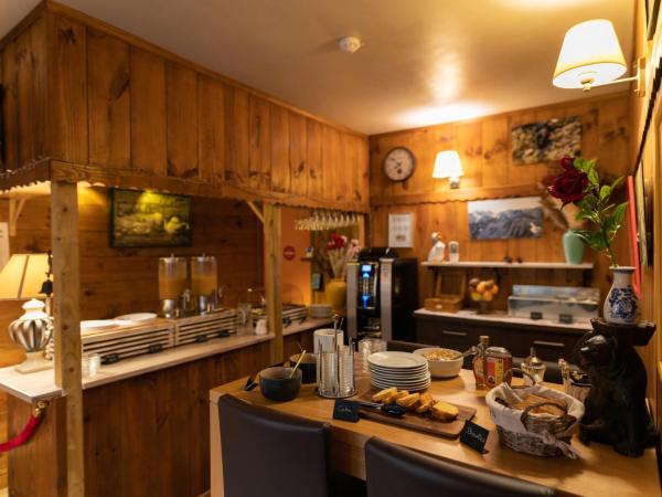 Hôtel Quin Te Va : photo 10 de la chambre chambre triple – vue sur montagne