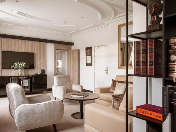 Palacio de los Duques Gran Meliá - The Leading Hotels of the World : photo 8 de la chambre suite penthouse présidentielle - red level