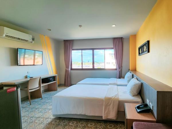 Recenta Suite Phuket Suanluang : photo 3 de la chambre chambre double ou lits jumeaux supérieure
