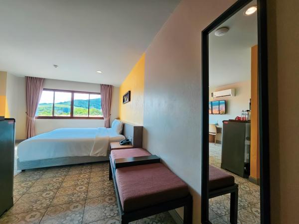 Recenta Suite Phuket Suanluang : photo 8 de la chambre chambre double ou lits jumeaux supérieure