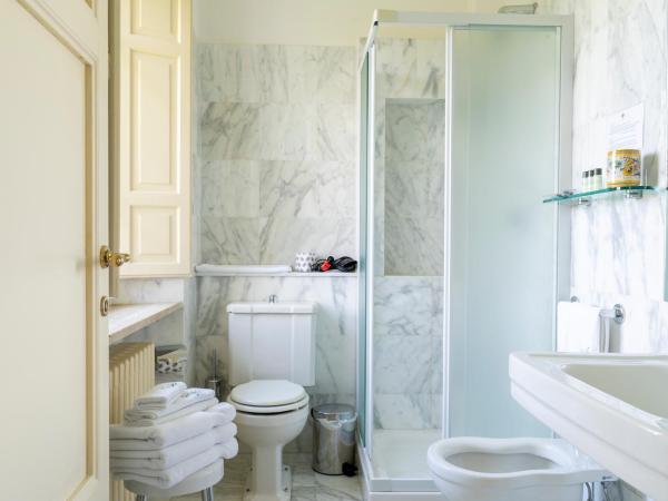 Il Castellaro Country House : photo 3 de la chambre chambre double avec lit d'appoint