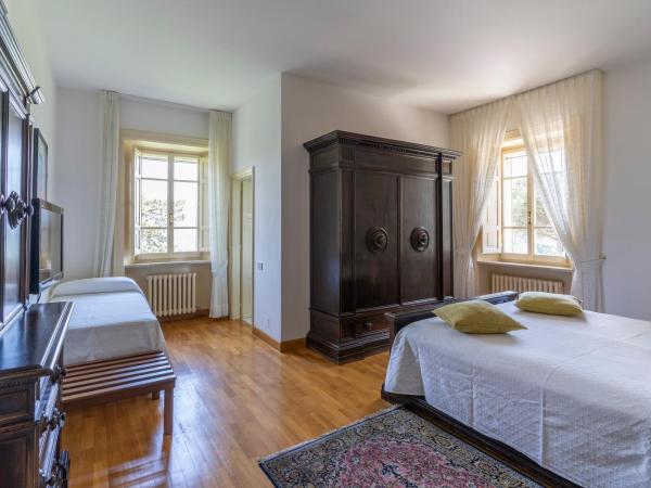Il Castellaro Country House : photo 2 de la chambre chambre double avec lit d'appoint