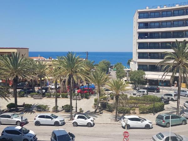Ibiscus Hotel : photo 1 de la chambre chambre double ou lits jumeaux - vue partielle sur mer