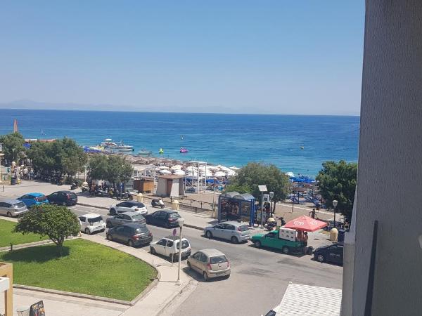 Ibiscus Hotel : photo 2 de la chambre chambre double ou lits jumeaux - vue partielle sur mer