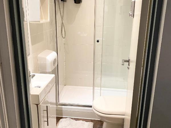 The Dome : photo 7 de la chambre chambre double standard avec salle de bains commune