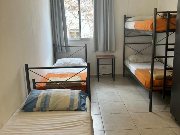 Reina Madre Hostel : photo 1 de la chambre lit simple dans dortoir de 4 lits