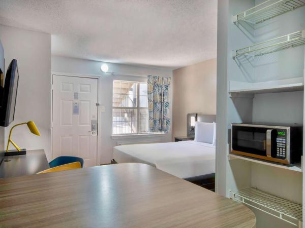Studio 6-Austin, TX - Midtown : photo 2 de la chambre chambre lit queen-size - non-fumeurs