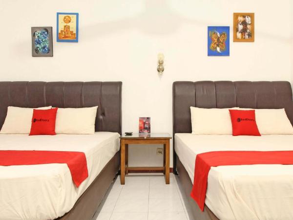 RedDoorz near Pojok Beteng Prawirotaman : photo 3 de la chambre chambre familiale