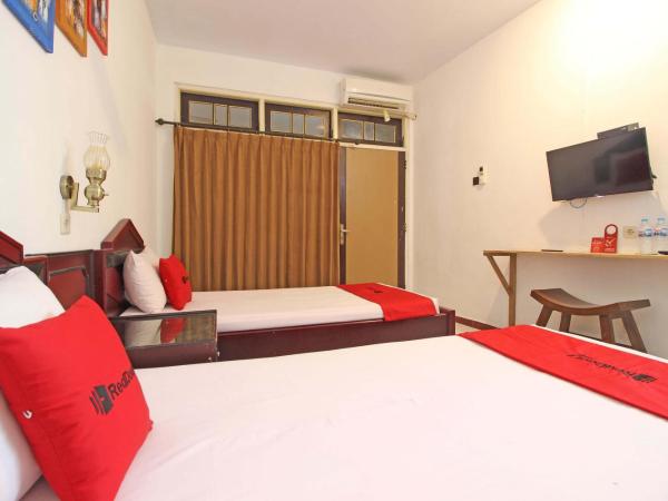 RedDoorz near Pojok Beteng Prawirotaman : photo 2 de la chambre chambre lits jumeaux deluxe