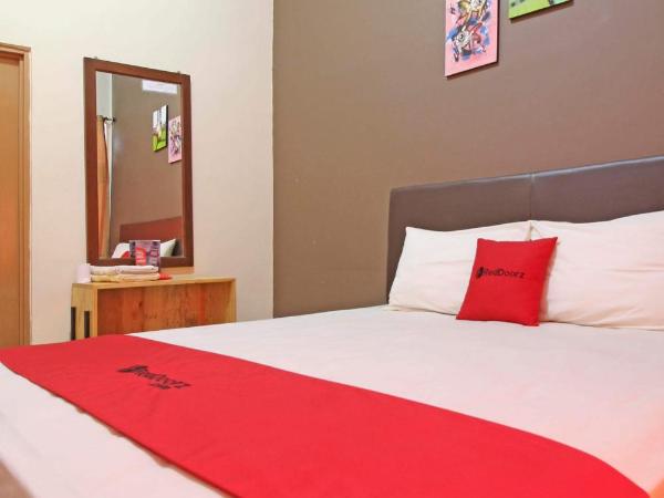 RedDoorz near Pojok Beteng Prawirotaman : photo 6 de la chambre chambre double
