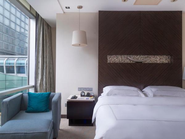 InterContinental Qingdao, an IHG Hotel - Inside the Olympic Sailing Center : photo 1 de la chambre suite junior lit king-size - vue sur ville