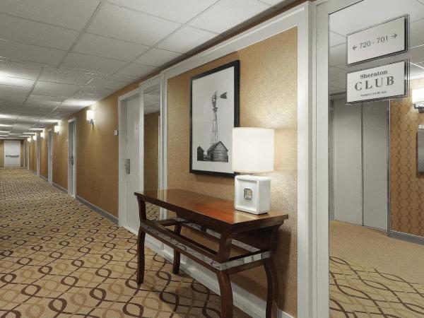 Sheraton Cavalier Saskatoon Hotel : photo 4 de la chambre 1 king deluxe guest room