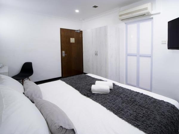 Harbour Ville Hotel - Hamilton : photo 6 de la chambre chambre lit king-size