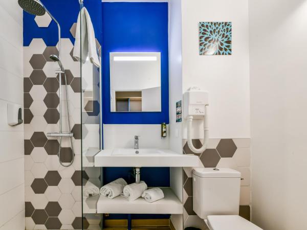 Logis Hôtel & Restaurant Ludik : photo 1 de la chambre chambre double deluxe avec douche