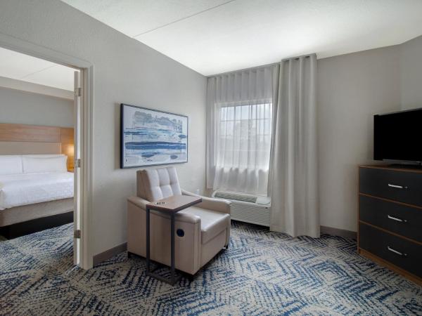 Candlewood Suites Columbia-Fort Jackson, an IHG Hotel : photo 4 de la chambre chambre lit queen-size avec baignoire accessible aux personnes à mobilité réduite - non-fumeurs