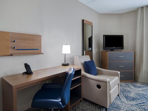 Candlewood Suites Columbia-Fort Jackson, an IHG Hotel : photo 9 de la chambre studio queen suite with two queen beds - communications accessible