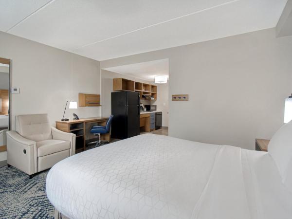 Candlewood Suites Columbia-Fort Jackson, an IHG Hotel : photo 6 de la chambre queen studio - disability access/roll-in shower/non-smoking