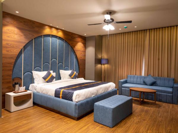 Raghu Mahal Hotel : photo 2 de la chambre suite lit king-size