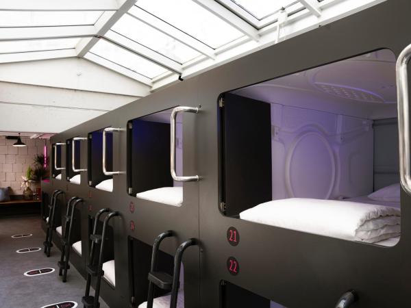 Generator Berlin Mitte : photo 6 de la chambre capsule avec salle de bains commune