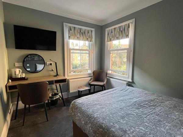 Charlotte Guest House : photo 4 de la chambre chambre double avec salle de bains privative