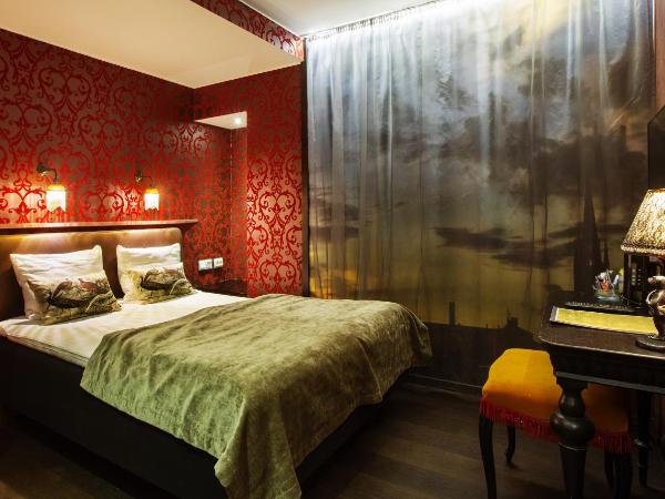 Skanstulls Boutique Hostel : photo 2 de la chambre chambre lit queen-size avec salle de bains privative (sans fenêtre)