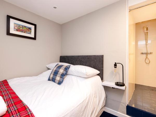 New Town Rooms - Basement Hostel : photo 1 de la chambre double room with shower with no window