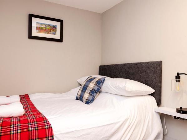 New Town Rooms - Basement Hostel : photo 4 de la chambre double room with shower with no window