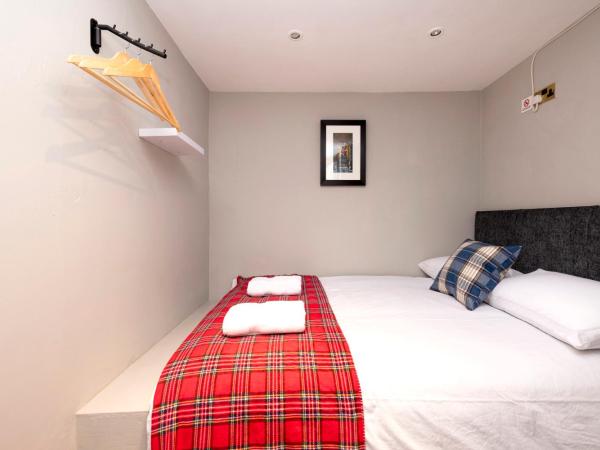 New Town Rooms - Basement Hostel : photo 2 de la chambre double room with shower with no window