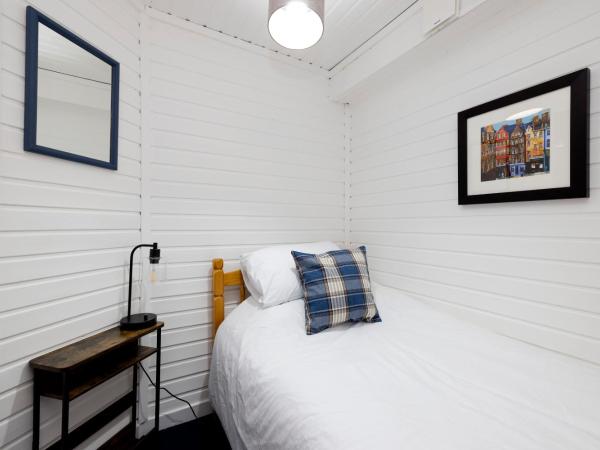 New Town Rooms - Basement Hostel : photo 4 de la chambre single room with shower with no window