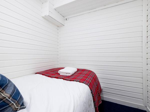 New Town Rooms - Basement Hostel : photo 2 de la chambre single room with shower with no window