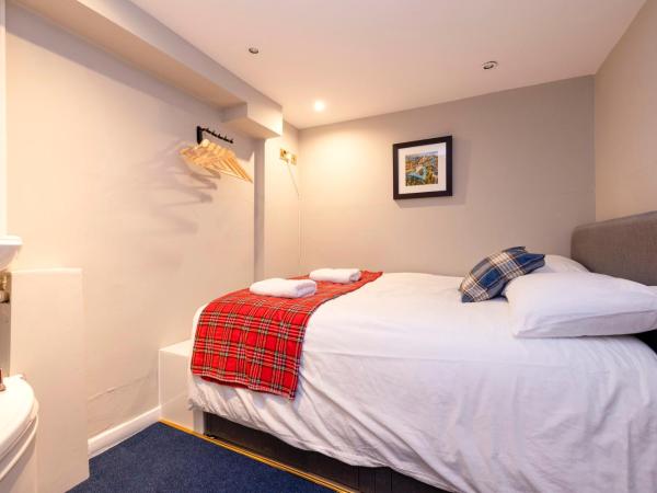 New Town Rooms - Basement Hostel : photo 1 de la chambre double room with shower with no window