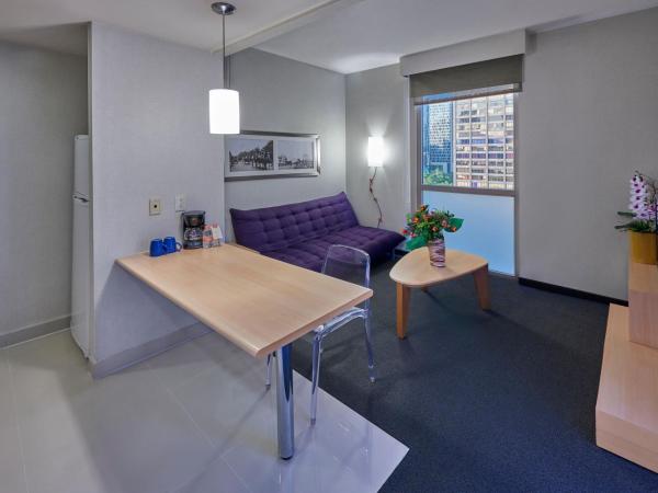 City Express Plus by Marriott Ciudad de México Reforma El Ángel : photo 2 de la chambre suite junior lit queen-size avec canapé-lit